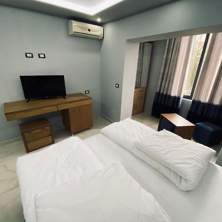 Hotel Piemonte Tirana Zewnętrze zdjęcie