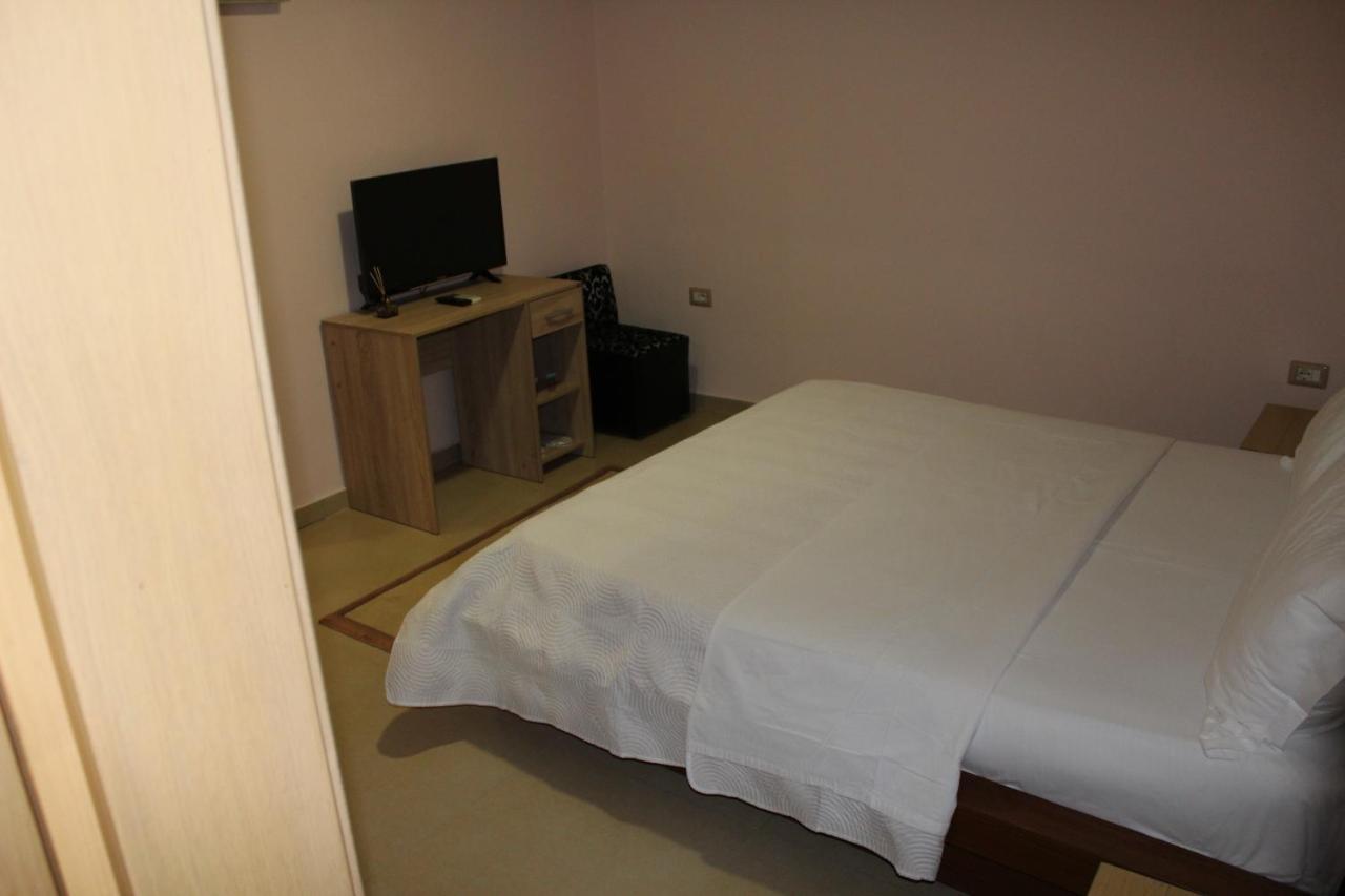Hotel Piemonte Tirana Zewnętrze zdjęcie