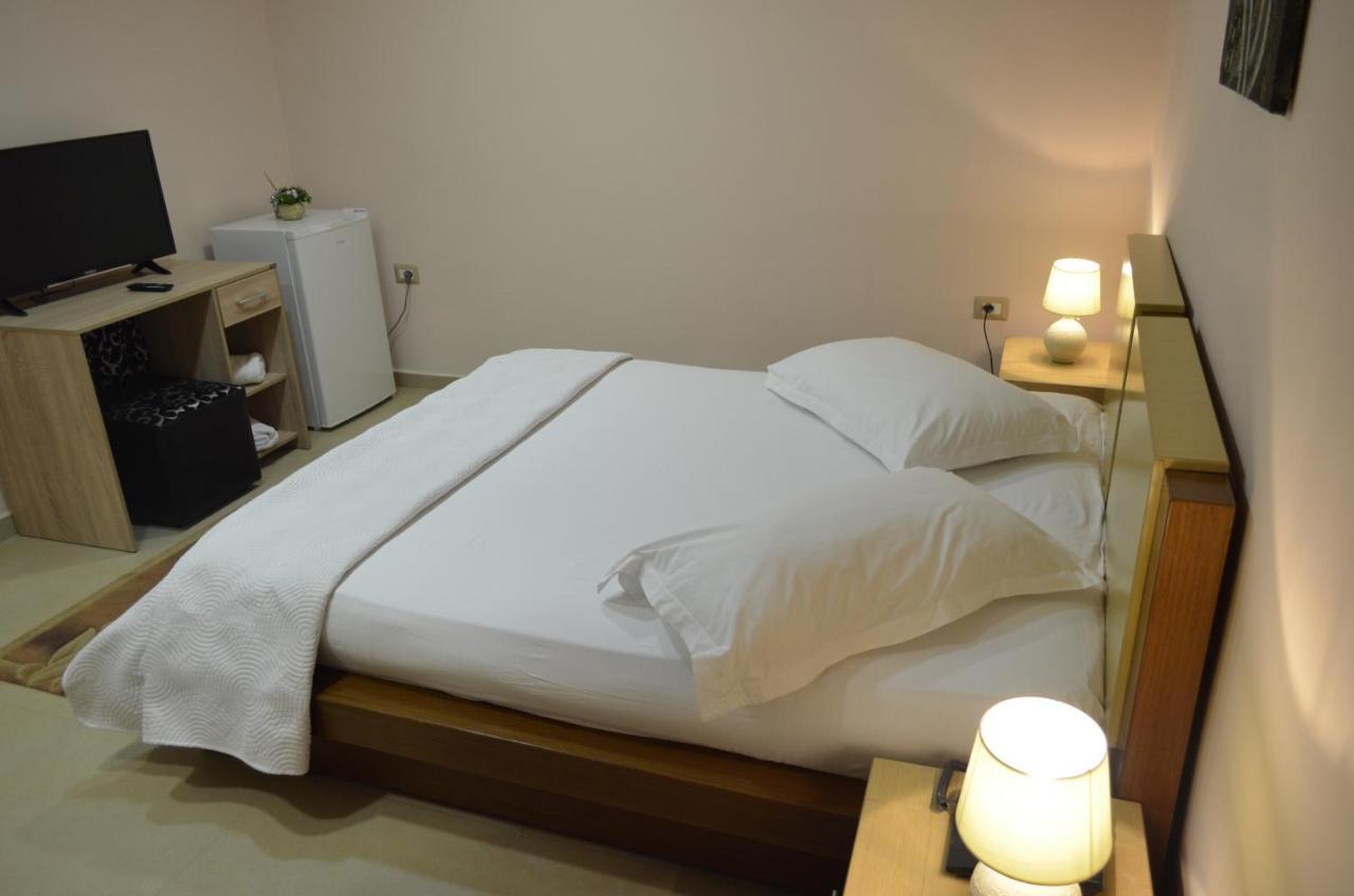 Hotel Piemonte Tirana Zewnętrze zdjęcie