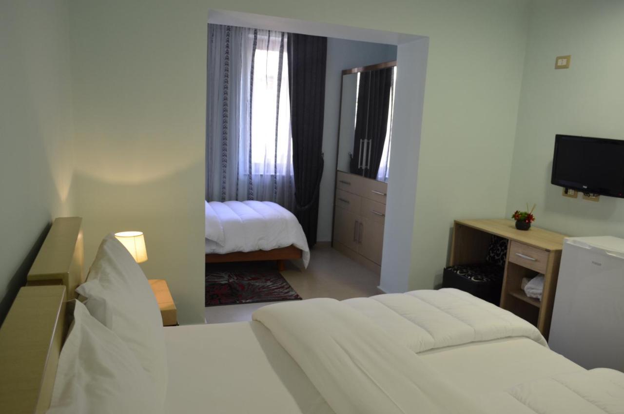 Hotel Piemonte Tirana Zewnętrze zdjęcie