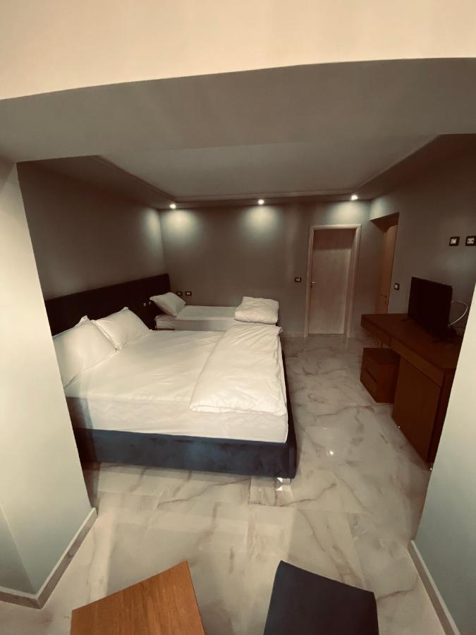 Hotel Piemonte Tirana Zewnętrze zdjęcie